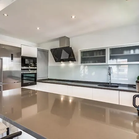 Luxurious High-end Penthouse In Puerto Banus 公寓 马尔韦利亚