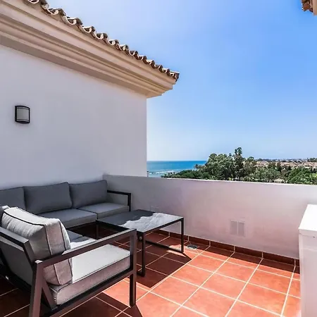 Luxurious High-end Penthouse In Puerto Banus 公寓 *