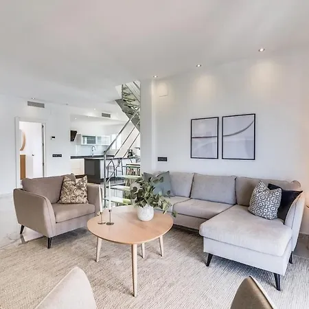 Luxurious High-end Penthouse In Puerto Banus 马尔韦利亚